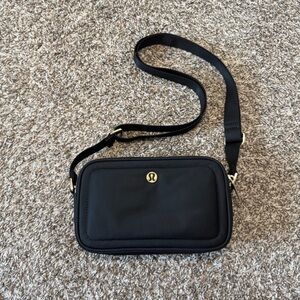 Lululemon Purse Black Crossbody Camera Bag 2L with Gold Accents - LIKE NEW